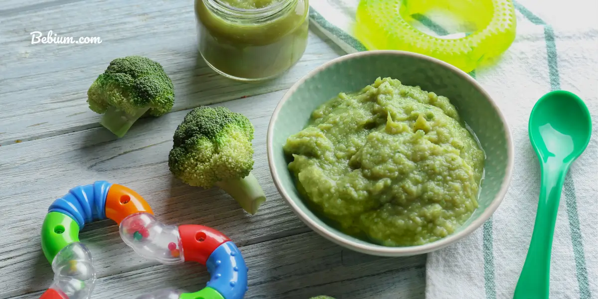 Bebek ilk yiyecekler sebze püresi